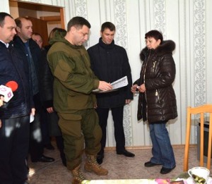 Alexander Zakharchenko with residents